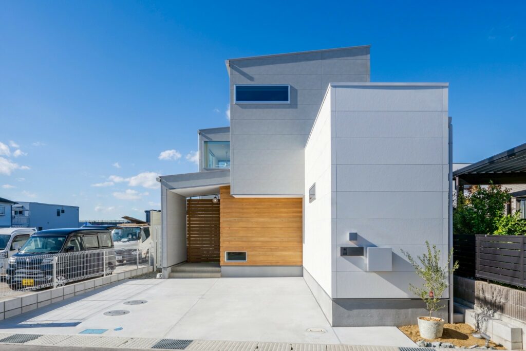 【自然光が降り注ぐ明るい家】-ナチュラルカラーとガラス玉照明のある空間-の施工事例写真05